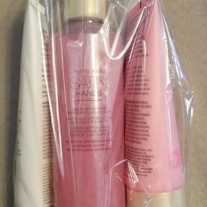 Mary Kay Other - New Mary Kay Satin Hands Set Mary Kay Other - New Mary Kay Satin Hands Set
